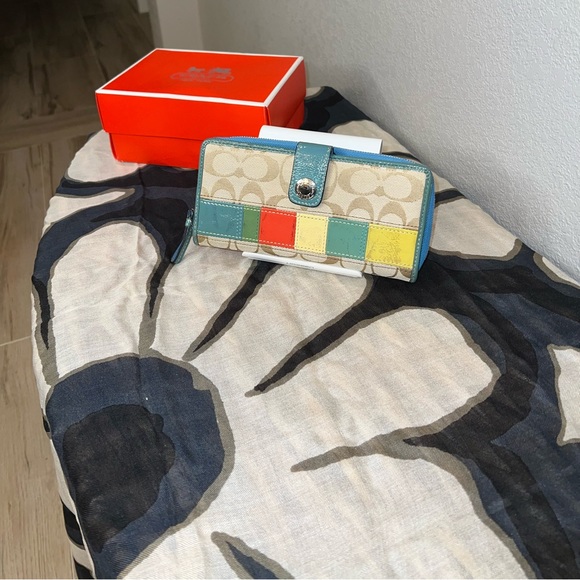 HARD TO FIND COACH SIGNATURE MULTI COLOR ZIP AROUND WALLET - Picture 1 of 9